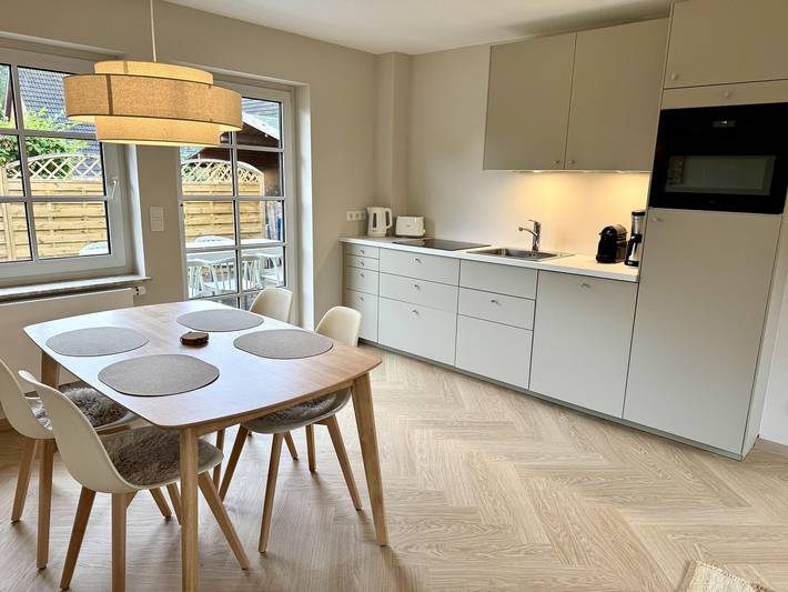 Ganze Wohnung, Moderne 3-Zimmer Erdgeschosswohnung. für bis zu 4 Pers. Südterrasse & Garten in Tinnum, Sylt (Gemeinde)
