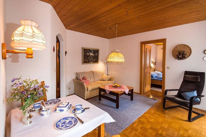 Ganze Ferienwohnung, Landhaus Elke - Ferienwohnung 53qm, Balkon, Küche, 1 Schlaf und 1 Wohnzimmer, Wlan, max 2 Pers. in Ruhpolding, Bayerische Alpen