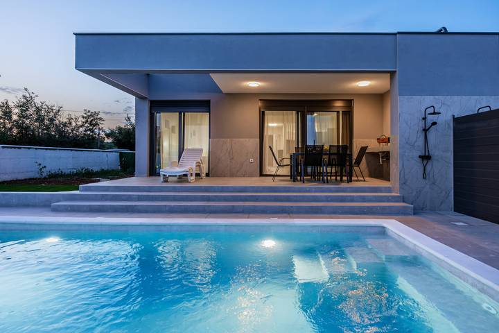 Villa pour 5 personnes, avec jardin à Loborika