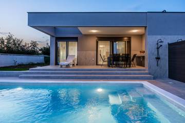 Cottage pour 5 personnes, avec jardin à Loborika