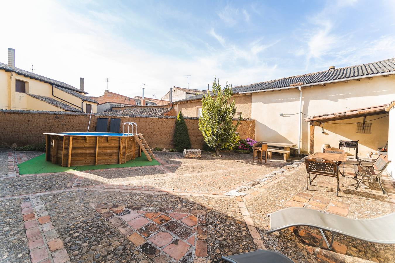 Casa rural Abanades con piscina privada para 16 personas y Wi-Fi en Burgos in Melgar de Fernamental, Provincia de Burgos
