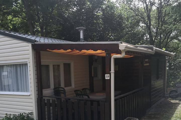 Camping pour 4 personnes, animaux acceptés dans Région de Besse-et-Saint-Anastaise - 4