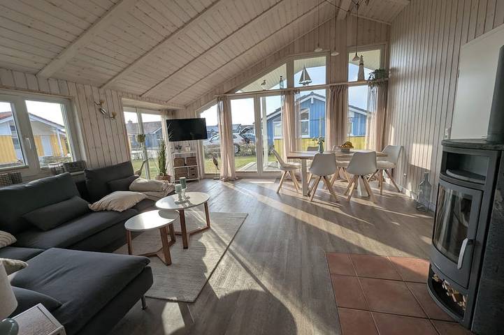 Ferienhaus für 6 Personen, mit Terrasse und Whirlpool sowie Garten und Sauna - 1