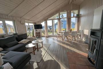 Ferienhaus für 6 Personen, mit Sauna und Garten sowie Terrasse und Whirlpool in Wesselburenerkoog
