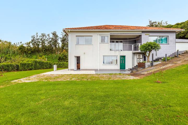 Hel lejlighed, Ferielejlighed for 4 personer med balkon in Praia do Almoxarife, Faial