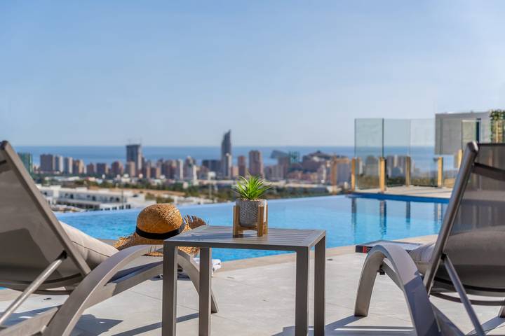Chalet para 14 personas, con Jardín además de Piscina y Sauna en Finestrat