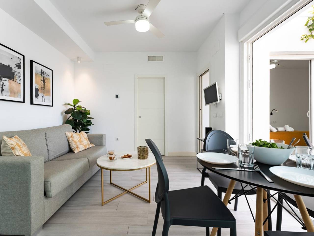 Entire apartment, Charming independent apartment with private courtyard in Málaga in Málaga (Este), Malaga