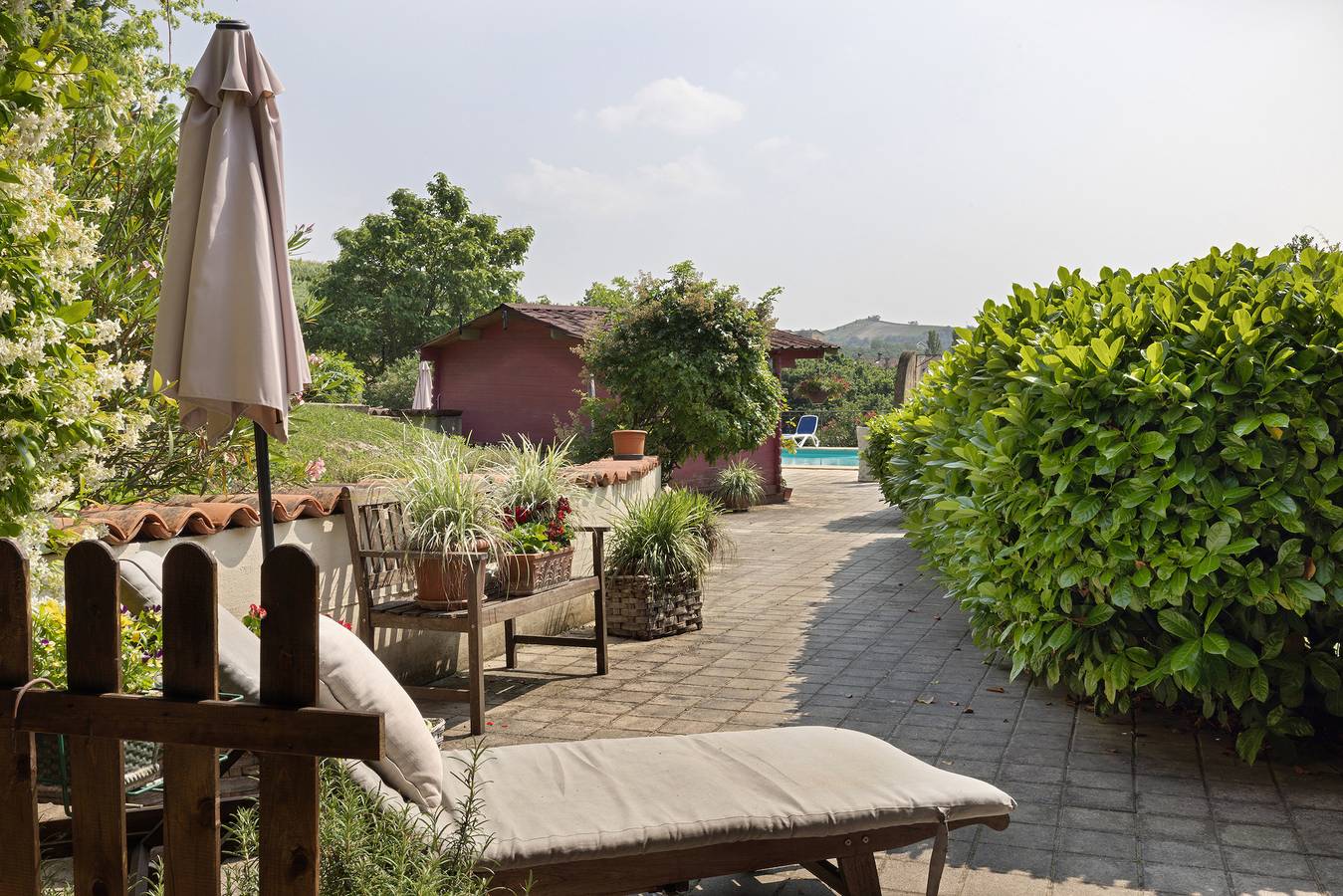 Ganze Wohnung, Ferienwohnung 'Pietra' mit Bergblick, Gemeinschaftspool und privater Terrasse in Dogliani, Langhe
