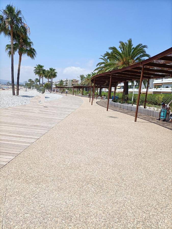 Appartement entier, Apartsuite jardin Nice cap 3000 bord de mer in Saint-Laurent-du-Var, Côte méditerranéenne (France)
