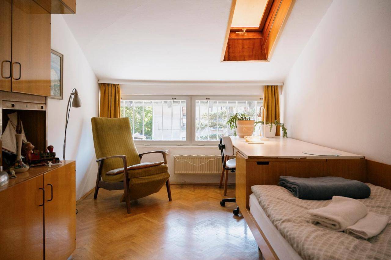 Ljubljana C17 4-Bedroom Private Row House with Garden and Parking in Lublana, Osrednjeslovenska