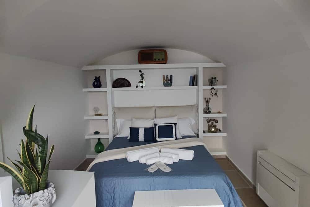 Romantic room facing the sea, relaxation is well-being on the Amalfi Coast. in Pontone, Scala