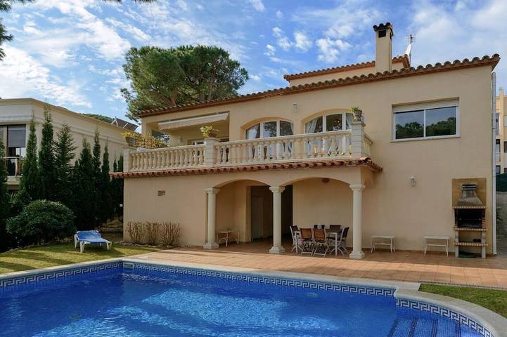 Villa pour 8 personnes, avec jacuzzi et jardin, animaux acceptés à Platja d'Aro