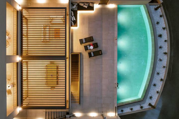 Location de vacances pour 12 personnes, avec piscine ainsi que sauna et jardin dans Agia Pelagia - 2