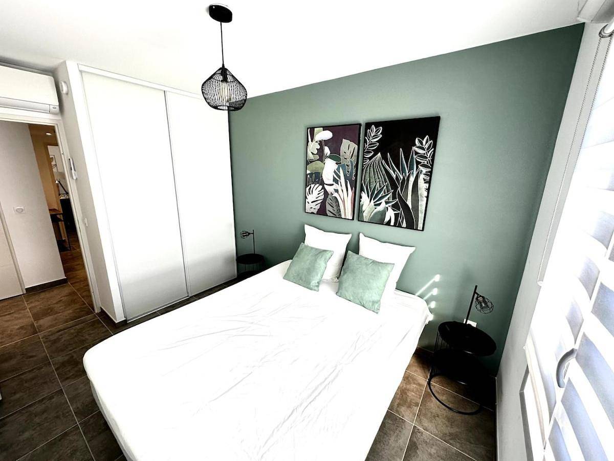 Appartement entier, T3 lumineux avec terrasse, parking et piscine in Puget-sur-Argens, Côte méditerranéenne (France)