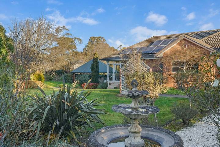 Holiday home for 8 people, with balcony and garden, with pets in Bowral