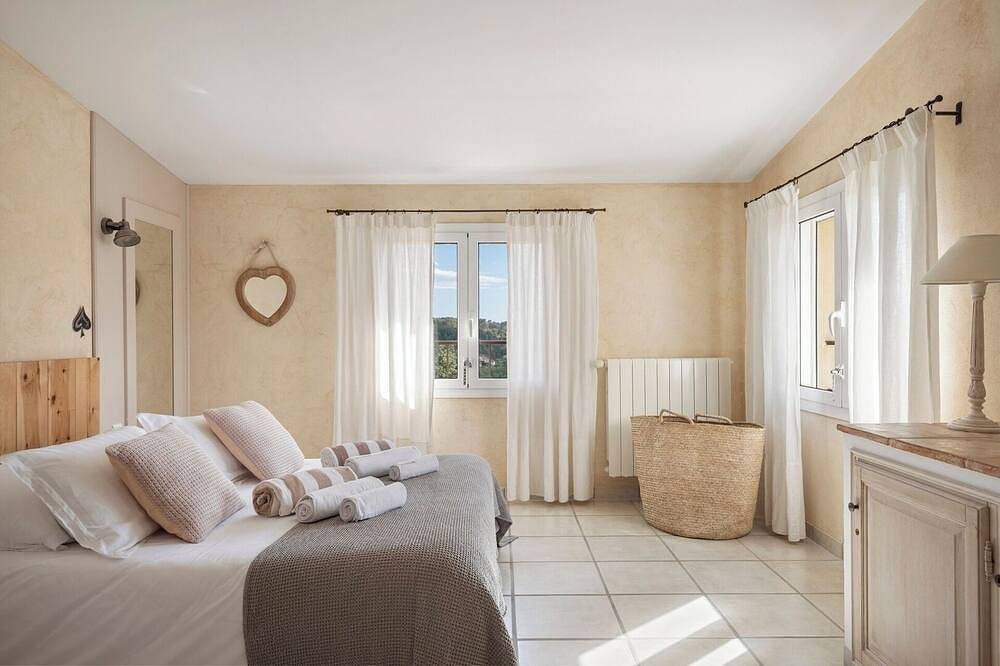 Villa-Deluxe-Ensuite-Bergblick in Valbonne, Mittelmeerküste (Frankreich)