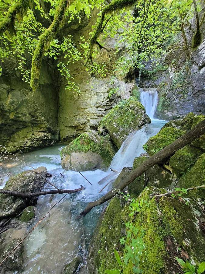 Camping pour 4 personnes, avec jardin et piscine ainsi que terrasse et jacuzzi dans le Vercors - 2