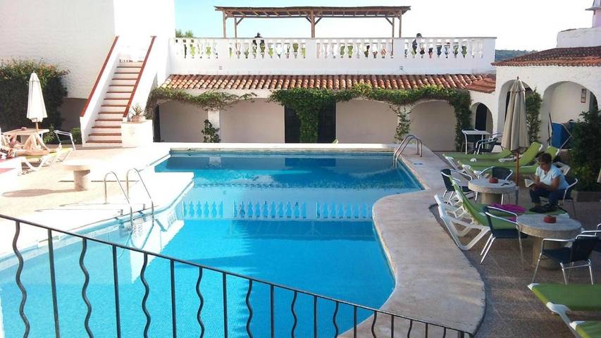 Hôtel pour 2 personnes, avec piscine ainsi que jardin et terrasse à Es Castell - 2