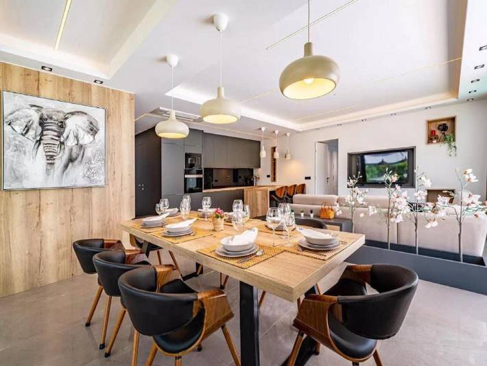 Villa pour 8 personnes, avec jacuzzi et jardin ainsi que sauna et terrasse, adapté aux familles dans Rab - 2