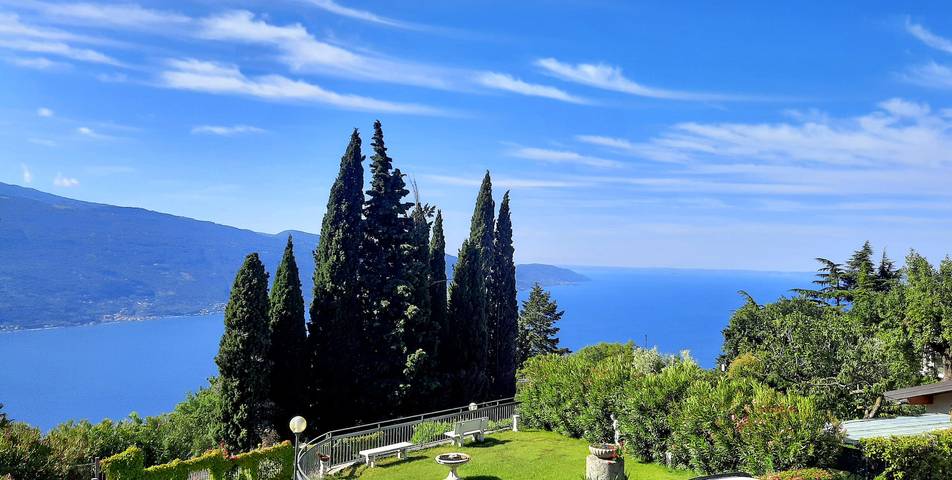 Ferienwohnung für 8 Personen, mit Balkon und Garten sowie Seeblick in Tignale - 2