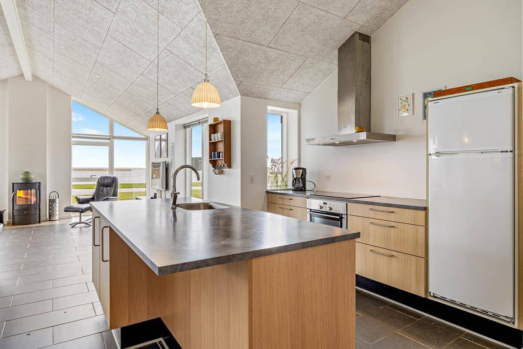 Strandnahes Ferienhaus mit Sauna und Whirlpool in Thorsminde, Nissum Fjord