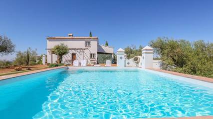 Casa rural para 8 personas, con terraza y piscina en Constantina