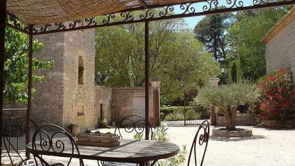 Gîte pour 2 personnes, avec terrasse et piscine à Carnas