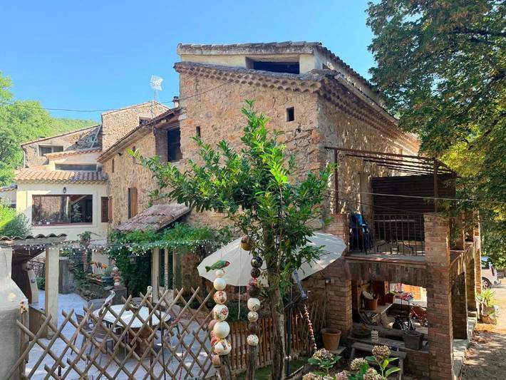 Maison d’hôte pour 3 personnes, avec Balcon et Terrasse ainsi que Jardin et Piscine