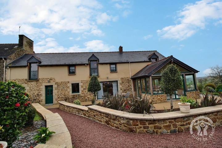 Gîte pour 8 personnes, avec terrasse et jardin