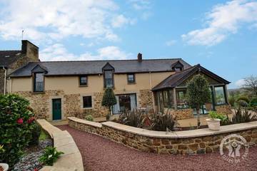 Gîte pour 8 personnes, avec jardin et terrasse à Plouasne