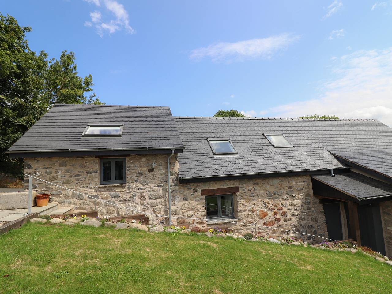 Ysgubor Tyddyn Isaf in Denbighshire