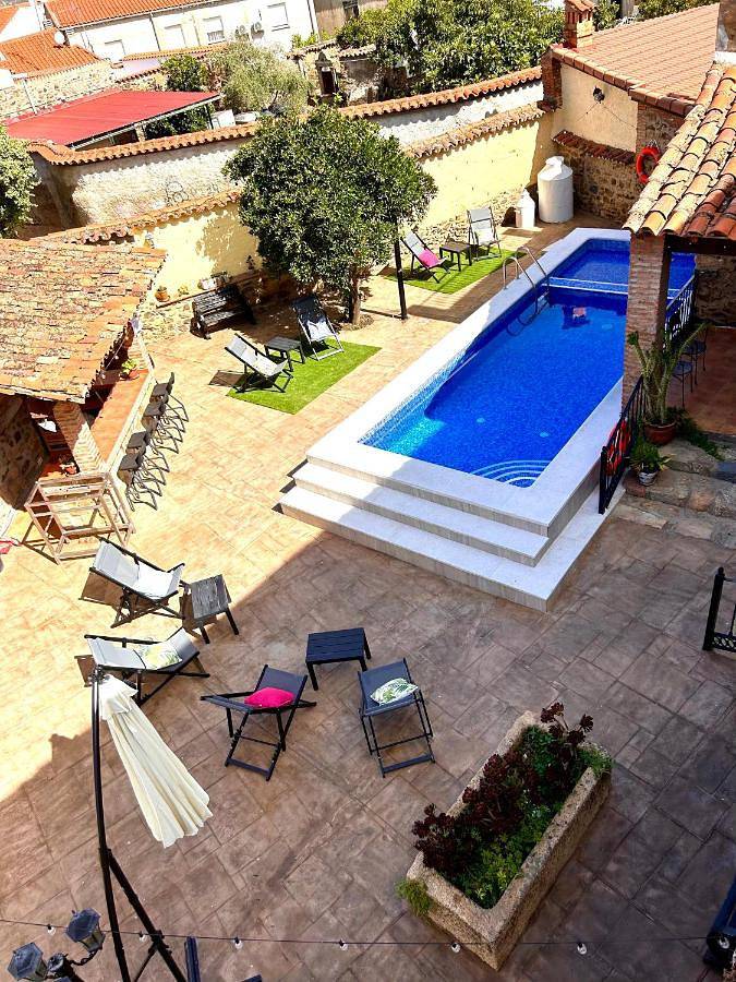 Casa rural para 4 personas, con Terraza y Jardín además de Piscina y Vistas en Las Villuercas