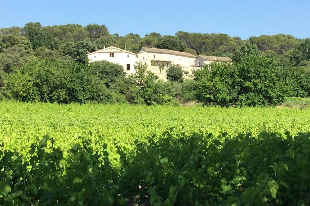 Bâtisse au Sein d un mas Provençal vue Imprenable in Bollène, Vaucluse