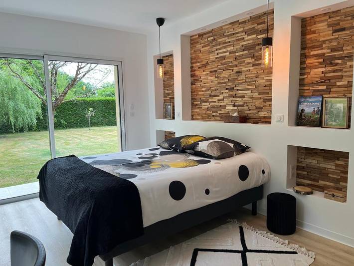 Location de vacances pour 3 personnes, avec vue et jardin dans Cursan