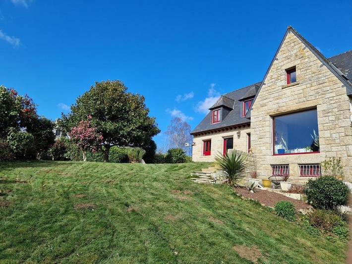 Location de vacances pour 6 personnes, avec jardin ainsi que terrasse et vue, animaux acceptés à Saint-Samson-sur-Rance