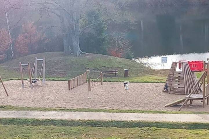 Location de vacances pour 4 personnes dans Plan d'eau de Vernet la Varenne - 3