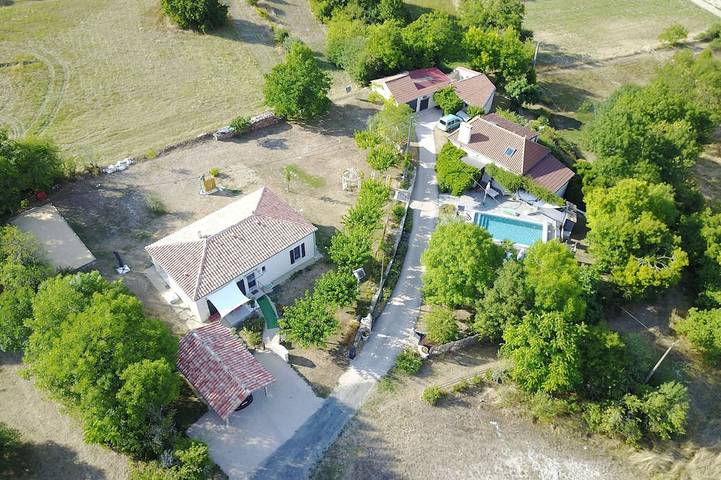 Location de vacances pour 4 personnes, avec jardin et terrasse à Villesèque