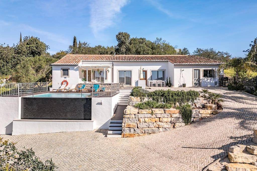 Three-Bedroom House in São Brás de Alportel, Faro Distrikt