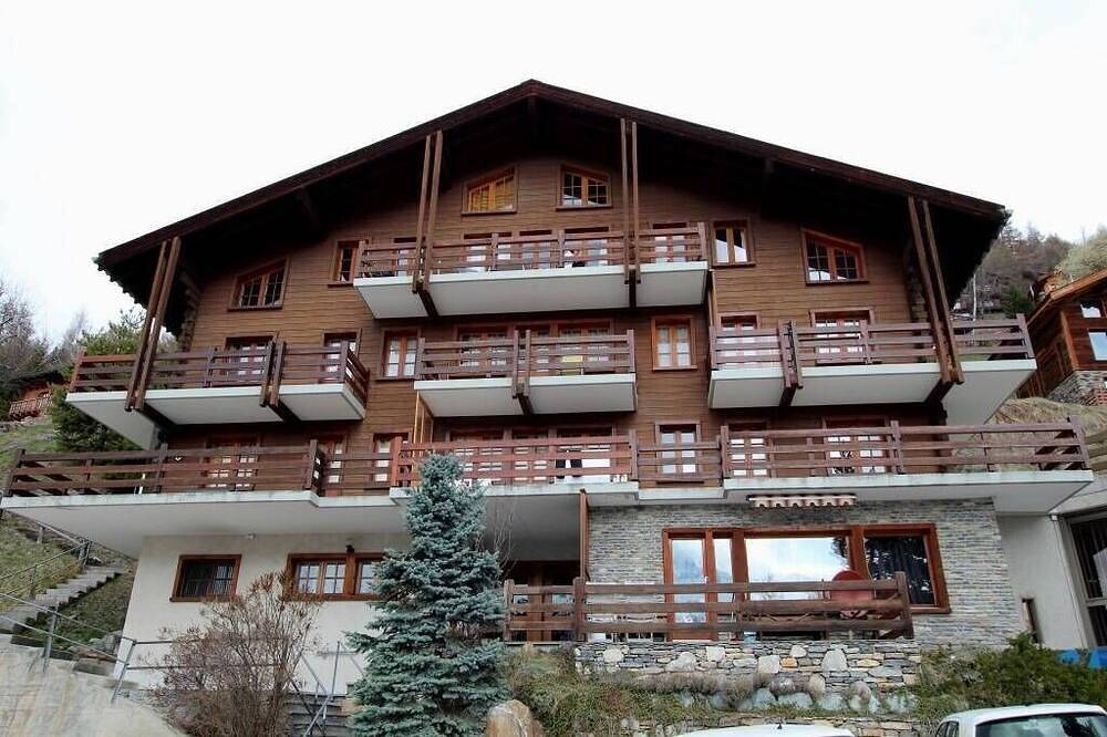 Ganze Wohnung, Außenbereich: Wohnung im 2. Obergeschoss mit Südbalkon. Für 2 Personen.Innenbereich: Ca. 40 m², Wohn in Saint Luc, Anniviers