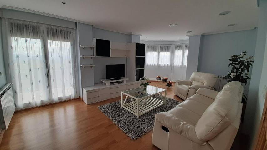 Casa rural para 6 personas, con terraza en Aya - 2