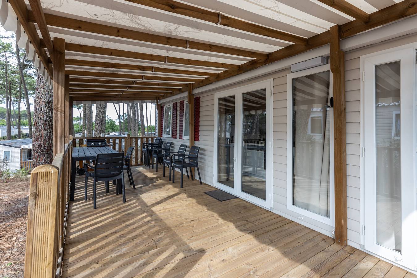 Appartement entier, Mobile Home Elisa et Christophe avec piscine partagée terrasse et climatisation in Saint-Julien-en-Born, Côte d’Argent