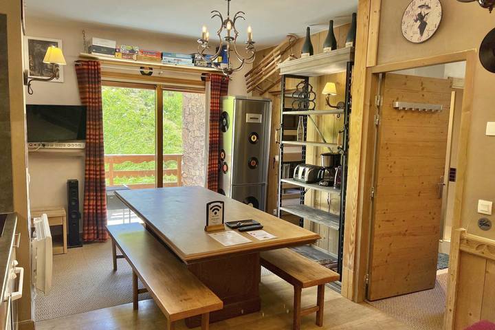 Gîte pour 13 personnes, avec balcon ainsi que piscine et sauna, adapté aux familles à Risoul