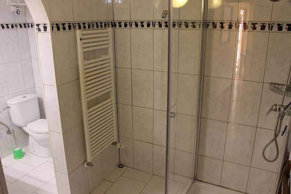 Schönes Haus umgeben von einem idyllischen Garten mit  Salzelektrolyse Pool. in Mas Ambros, Calonge