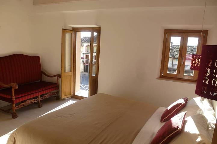 Appartement entier, Entre Fuentes Apartments 50 m2 dans le centre historique de Cuacos de Yuste, La Vera in Cuacos de Yuste, Région de Cáceres