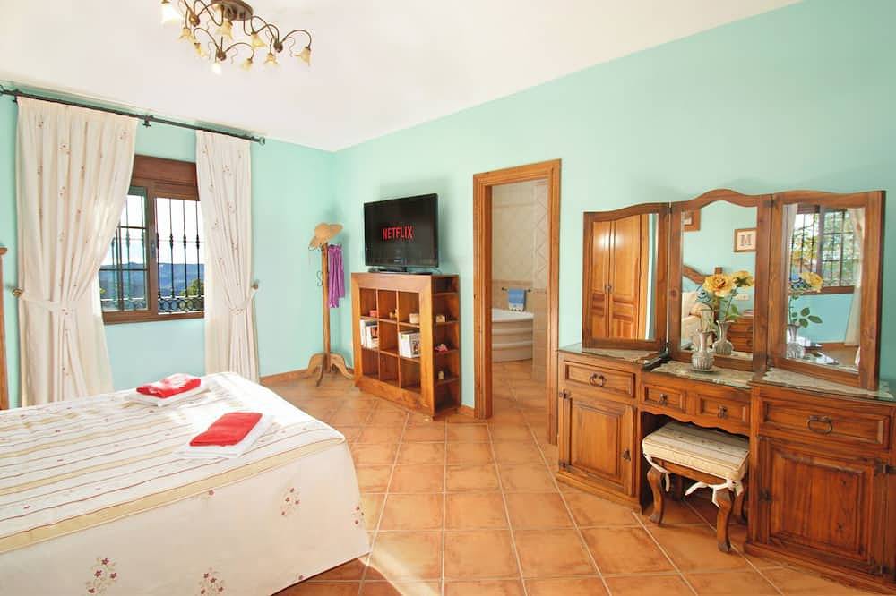 Fabulous villa, airco, pool, Wifi. Walking distance to village. Amazing views. in Comares, Provincia de Málaga