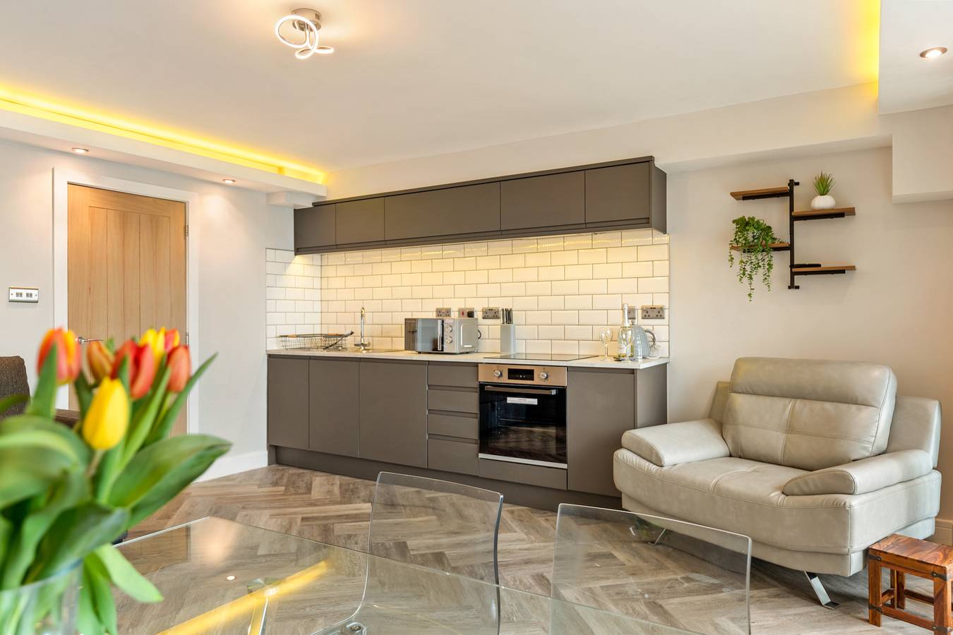 Entire apartment, 6 Beach Court - Beach Access, Sea Views, Parking in Saundersfoot, Pembrokeshire