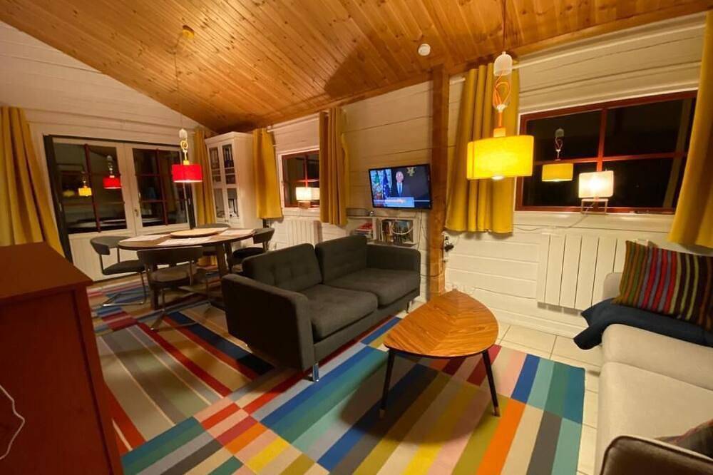 Village Vacances le Lot. Chalet: Swimming pool, Tennis court, Boules pitch, Children's games. in Mauroux, Lot
