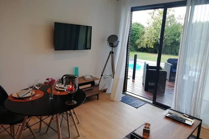 Location de vacances pour 2 personnes, avec jardin ainsi que vue et piscine à Tonnay-Charente - 3