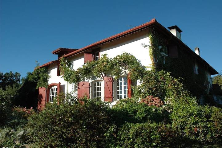 Location de vacances pour 15 personnes, avec Terrasse et Jardin à Urcuit