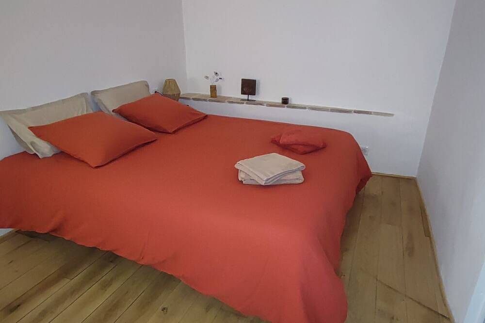 Mas Estrela-Lo Roc: its authentic charm, a space in the heart of the mas. in Bessèges, Cevenas